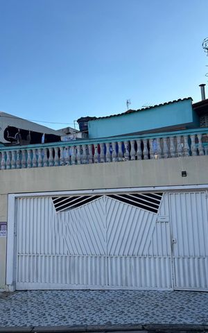 Casa à venda com 90m², 2 quartos e 3 vagasFachada 