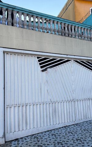 Casa à venda com 90m², 2 quartos e 3 vagasFachada 