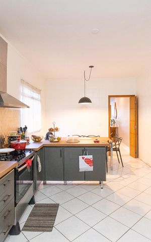 Casa à venda com 165m², 3 quartos e 2 vagas Casa à venda com 165m², 3 quartos e 2 vagasCozinha