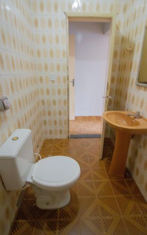 Casa à venda com 198m², 5 quartos e 3 vagasBanheiro da suíte