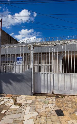 Casa à venda com 198m², 5 quartos e 3 vagasFachada