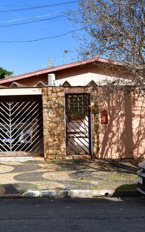 Casa para alugar com 202m², 3 quartos e 4 vagasFachada