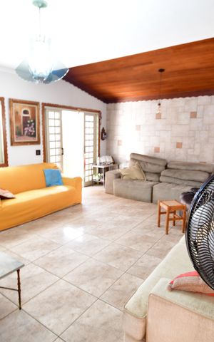 Casa para alugar com 202m², 3 quartos e 4 vagasSala