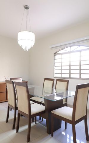 Casa para alugar com 312m², 3 quartos e 4 vagasSala