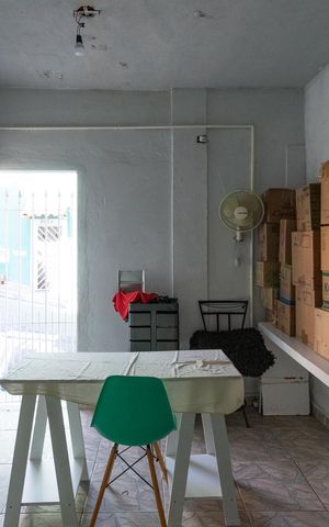 Casa à venda com 180m², 5 quartos e sem vaga Casa à venda com 180m², 5 quartos e sem vagaSalão Comercial