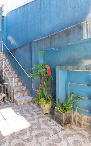 Casa à venda com 180m², 5 quartos e sem vaga Casa à venda com 180m², 5 quartos e sem vagaQuintal
