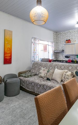Casa à venda com 180m², 5 quartos e sem vaga Casa à venda com 180m², 5 quartos e sem vagaCasa 4 Sala