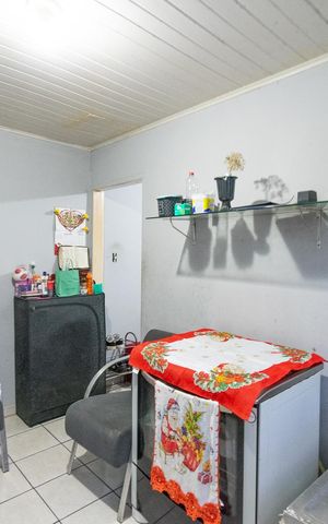 Casa à venda com 180m², 5 quartos e sem vaga Casa à venda com 180m², 5 quartos e sem vagaCasa 3 Cozinha
