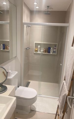 Apartamento à venda com 81m², 2 quartos e 1 vaga Apartamento à venda com 81m², 2 quartos e 1 vagaBanheiro