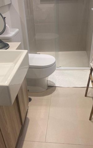 Apartamento à venda com 81m², 2 quartos e 1 vaga Apartamento à venda com 81m², 2 quartos e 1 vagaBanheiro