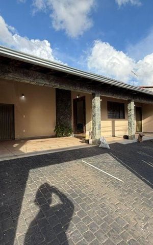 Casa para alugar com 230m², 3 quartos e 3 vagas Casa para alugar com 230m², 3 quartos e 3 vagasÁrea comum