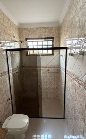 Casa para alugar com 230m², 3 quartos e 3 vagas Casa para alugar com 230m², 3 quartos e 3 vagasBanheiro