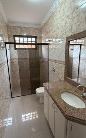 Casa para alugar com 230m², 3 quartos e 3 vagas Casa para alugar com 230m², 3 quartos e 3 vagasBanheiro