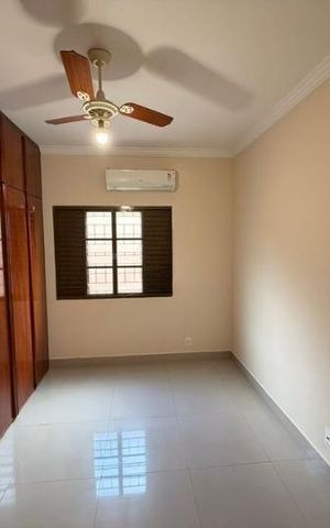 Casa para alugar com 230m², 3 quartos e 3 vagas Casa para alugar com 230m², 3 quartos e 3 vagasQuarto 2