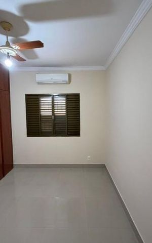 Casa para alugar com 230m², 3 quartos e 3 vagas Casa para alugar com 230m², 3 quartos e 3 vagasQuarto 2