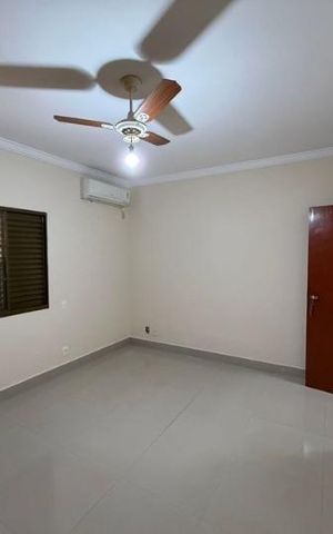 Casa para alugar com 230m², 3 quartos e 3 vagas Casa para alugar com 230m², 3 quartos e 3 vagasQuarto