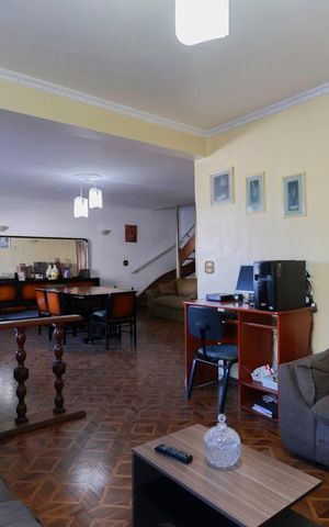 Casa para alugar com 337m², 4 quartos e 5 vagas Casa para alugar com 337m², 4 quartos e 5 vagasSala