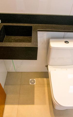 Casa à venda com 104m², 3 quartos e 2 vagas Casa à venda com 104m², 3 quartos e 2 vagasBanheiro do quarto 1