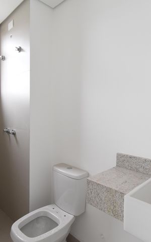 Apartamento à venda com 215m², 3 quartos e 2 vagasBanheiro da Suíte