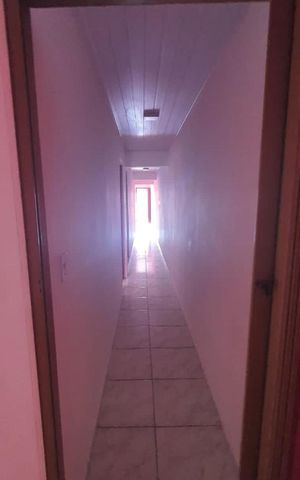 Casa à venda com 120m², 4 quartos e 2 vagas Casa à venda com 120m², 4 quartos e 2 vagasCorredor