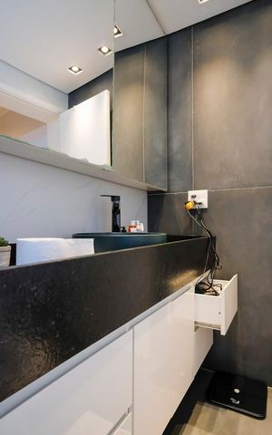 Apartamento à venda com 205m², 3 quartos e 2 vagasBanheiro da suíte