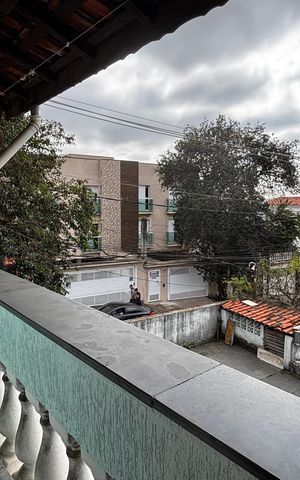 Casa à venda com 233m², 4 quartos e 2 vagas Casa à venda com 233m², 4 quartos e 2 vagasQuarto 3 Varanda