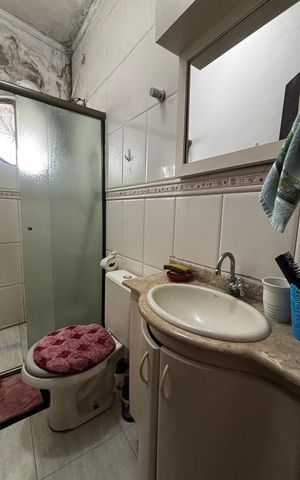 Casa à venda com 233m², 4 quartos e 2 vagas Casa à venda com 233m², 4 quartos e 2 vagasBanheiro da Suíte