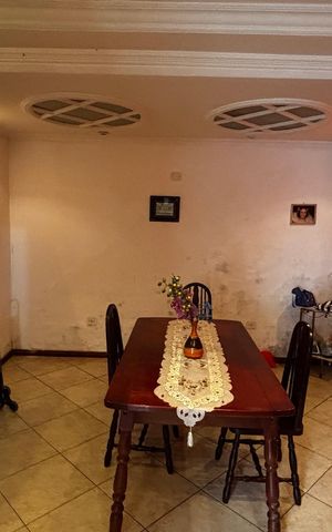 Casa à venda com 233m², 4 quartos e 2 vagas Casa à venda com 233m², 4 quartos e 2 vagasSala de Jantar