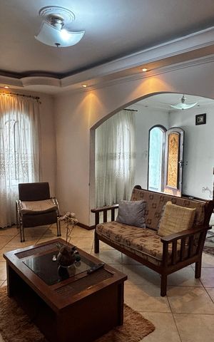 Casa à venda com 233m², 4 quartos e 2 vagas Casa à venda com 233m², 4 quartos e 2 vagasSala