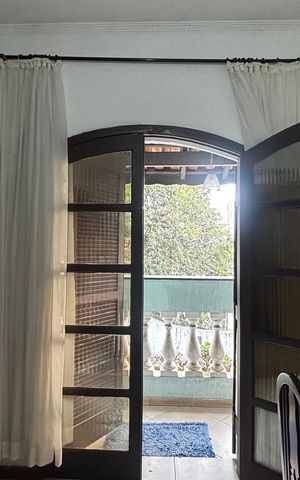 Casa à venda com 233m², 4 quartos e 2 vagas Casa à venda com 233m², 4 quartos e 2 vagasQuarto 1