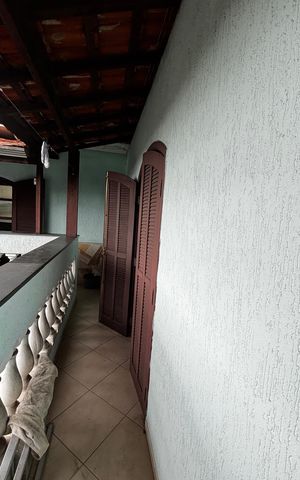 Casa à venda com 233m², 4 quartos e 2 vagas Casa à venda com 233m², 4 quartos e 2 vagasQuarto 3 Varanda