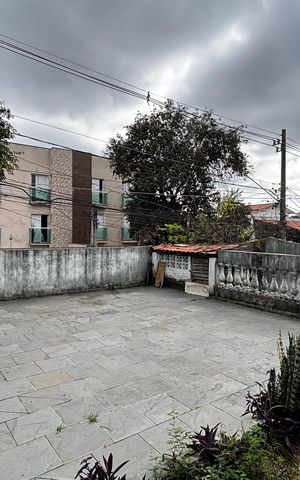 Casa à venda com 233m², 4 quartos e 2 vagas Casa à venda com 233m², 4 quartos e 2 vagasQuintal
