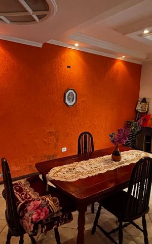Casa à venda com 233m², 4 quartos e 2 vagas Casa à venda com 233m², 4 quartos e 2 vagasSala de Jantar