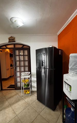 Casa à venda com 233m², 4 quartos e 2 vagas Casa à venda com 233m², 4 quartos e 2 vagasCozinha