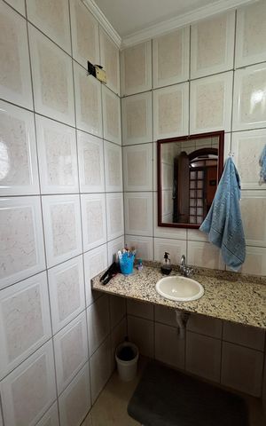 Casa à venda com 233m², 4 quartos e 2 vagas Casa à venda com 233m², 4 quartos e 2 vagasLavabo