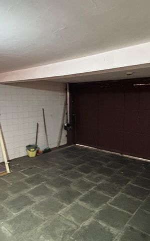 Casa à venda com 233m², 4 quartos e 2 vagas Casa à venda com 233m², 4 quartos e 2 vagasGaragem