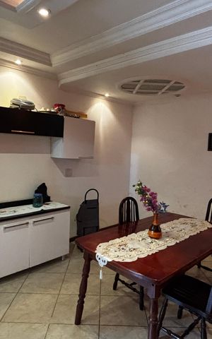 Casa à venda com 233m², 4 quartos e 2 vagas Casa à venda com 233m², 4 quartos e 2 vagasSala de Jantar