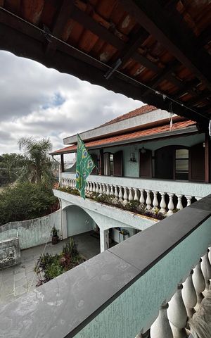 Casa à venda com 233m², 4 quartos e 2 vagas Casa à venda com 233m², 4 quartos e 2 vagasQuarto 3 Varanda