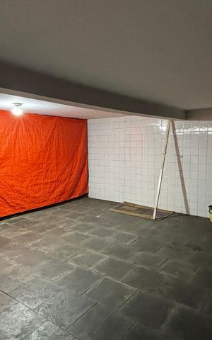 Casa à venda com 233m², 4 quartos e 2 vagas Casa à venda com 233m², 4 quartos e 2 vagasGaragem