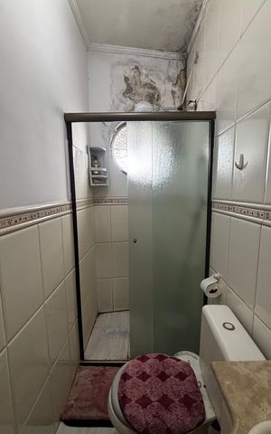 Casa à venda com 233m², 4 quartos e 2 vagas Casa à venda com 233m², 4 quartos e 2 vagasBanheiro da Suíte