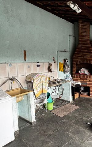 Casa à venda com 233m², 4 quartos e 2 vagas Casa à venda com 233m², 4 quartos e 2 vagasÁrea de Serviço