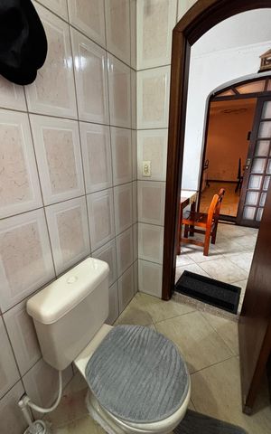 Casa à venda com 233m², 4 quartos e 2 vagas Casa à venda com 233m², 4 quartos e 2 vagasLavabo