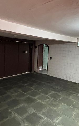 Casa à venda com 233m², 4 quartos e 2 vagas Casa à venda com 233m², 4 quartos e 2 vagasGaragem