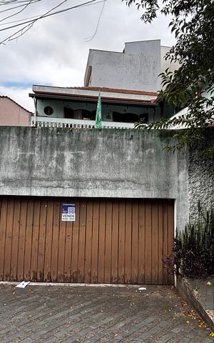 Casa à venda com 233m², 4 quartos e 2 vagas Casa à venda com 233m², 4 quartos e 2 vagasFachada