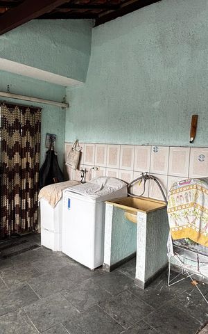 Casa à venda com 233m², 4 quartos e 2 vagas Casa à venda com 233m², 4 quartos e 2 vagasÁrea de Serviço