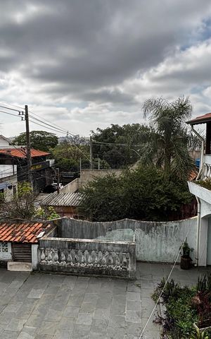 Casa à venda com 233m², 4 quartos e 2 vagas Casa à venda com 233m², 4 quartos e 2 vagasQuarto 3 Varanda