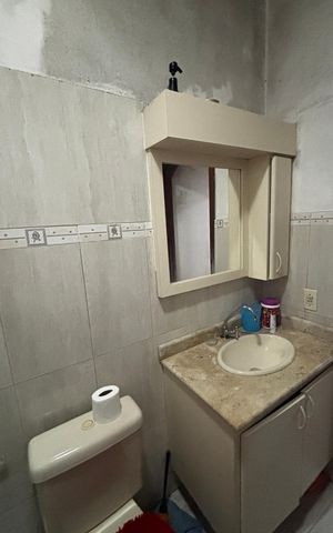 Casa à venda com 233m², 4 quartos e 2 vagas Casa à venda com 233m², 4 quartos e 2 vagasBanheiro