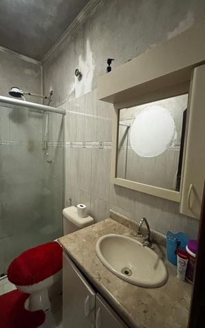 Casa à venda com 233m², 4 quartos e 2 vagas Casa à venda com 233m², 4 quartos e 2 vagasBanheiro