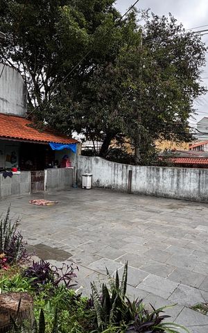 Casa à venda com 233m², 4 quartos e 2 vagas Casa à venda com 233m², 4 quartos e 2 vagasQuintal
