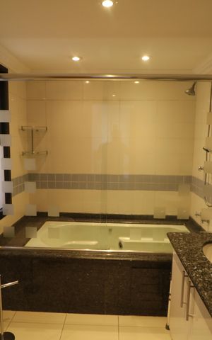 Apartamento à venda com 185m², 4 quartos e 3 vagasBanheiro da Suíte 2